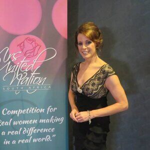 Formal Black/ lace Adrianna Papell size 4